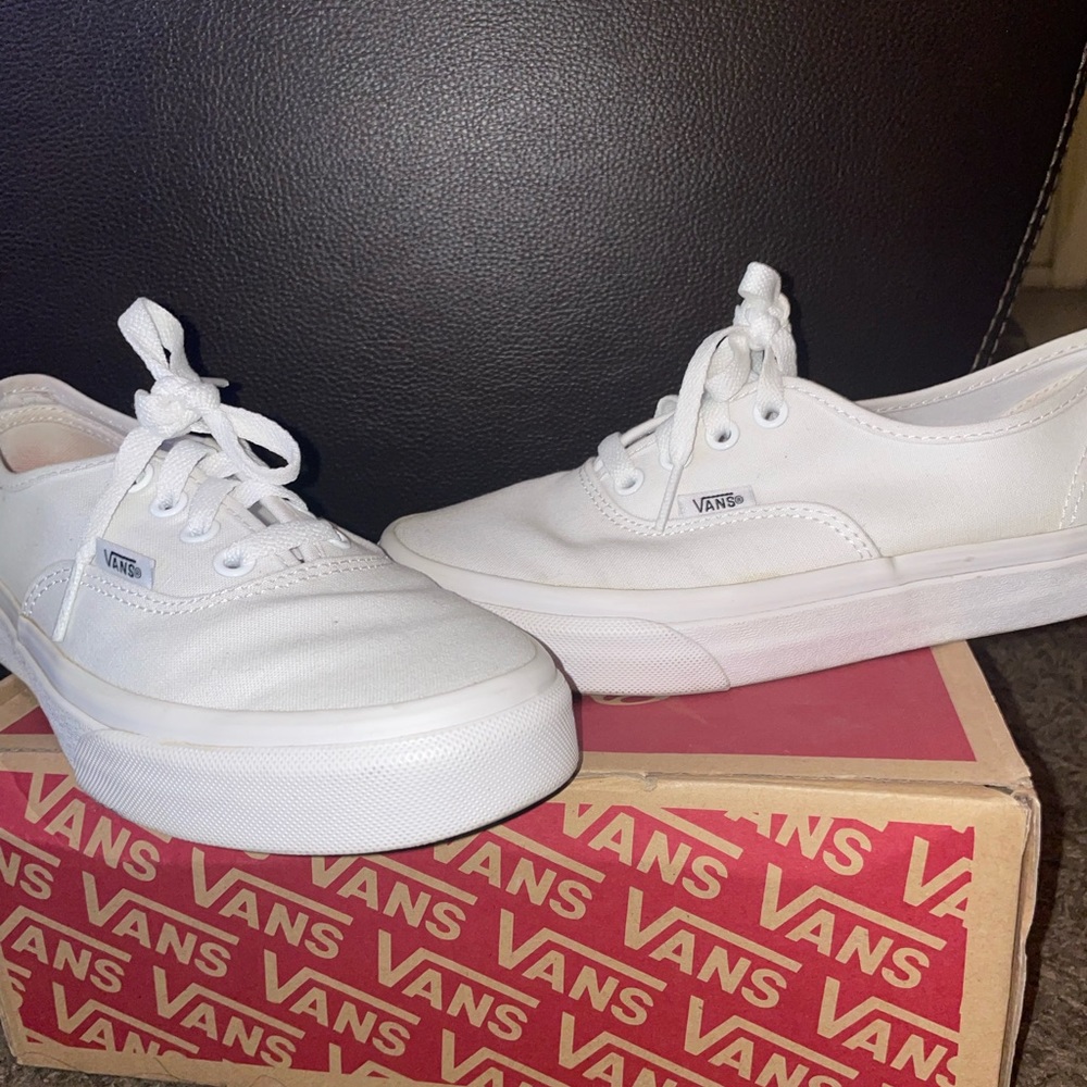 Vans, Men 5.0, Women 6.5, True White